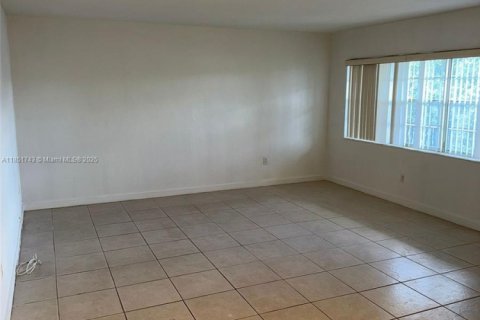Condominio en alquiler en North Miami, Florida, 1 dormitorio, 72.19 m2 № 1871506 - foto 6