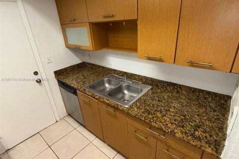 Condominio en alquiler en North Miami, Florida, 1 dormitorio, 72.19 m2 № 1871506 - foto 7