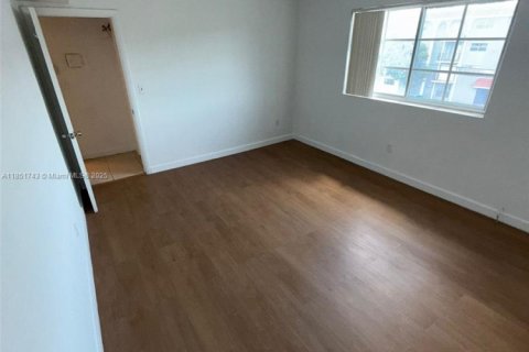 Condominio en alquiler en North Miami, Florida, 1 dormitorio, 72.19 m2 № 1871506 - foto 15
