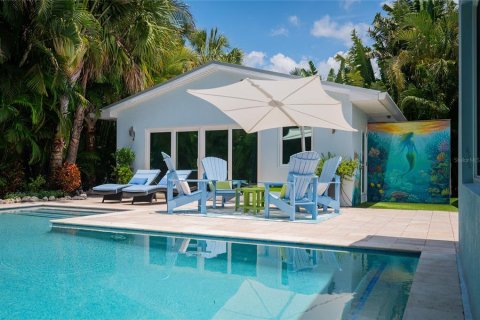House in Anna Maria, Florida 4 bedrooms, 187.66 sq.m. № 2122877 - photo 8