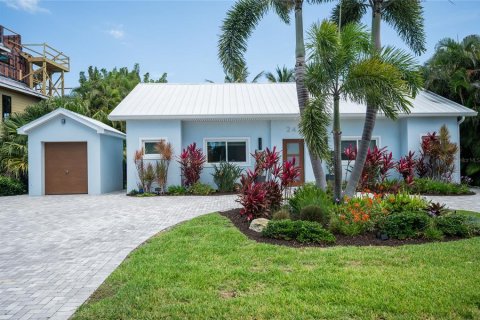 House in Anna Maria, Florida 4 bedrooms, 187.66 sq.m. № 2122877 - photo 7