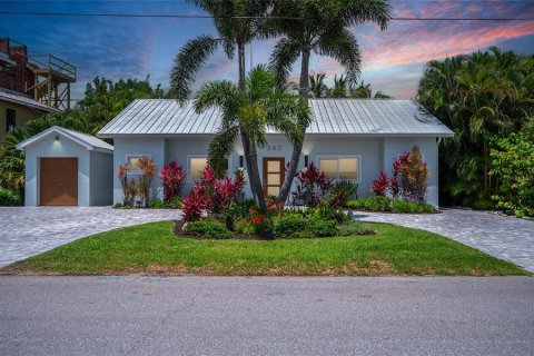 House in Anna Maria, Florida 4 bedrooms, 187.66 sq.m. № 2122877