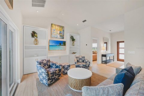 House in Anna Maria, Florida 4 bedrooms, 187.66 sq.m. № 2122877 - photo 11