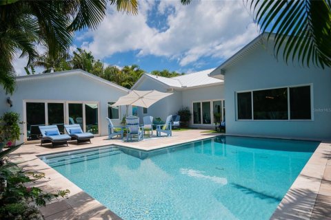 House in Anna Maria, Florida 4 bedrooms, 187.66 sq.m. № 2122877 - photo 9