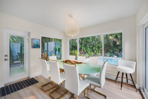 House in Anna Maria, Florida 4 bedrooms, 187.66 sq.m. № 2122877 - photo 19
