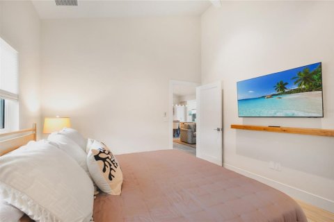House in Anna Maria, Florida 4 bedrooms, 187.66 sq.m. № 2122877 - photo 29