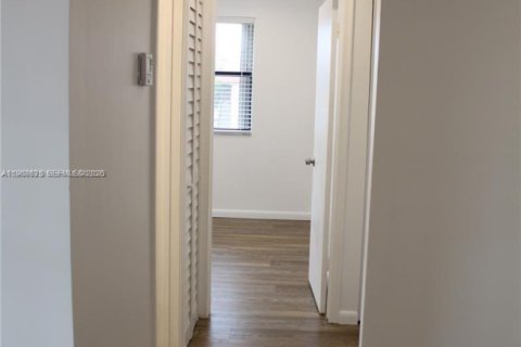 Снять в аренду кондоминиум в Пемброк-Пайнс, Флорида 2 спальни, 70.05м2, № 2050731 - фото 12