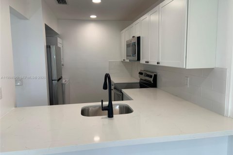 Снять в аренду кондоминиум в Пемброк-Пайнс, Флорида 2 спальни, 70.05м2, № 2050731 - фото 5