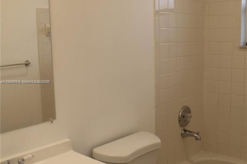 Снять в аренду кондоминиум в Пемброк-Пайнс, Флорида 2 спальни, 70.05м2, № 2050731 - фото 18