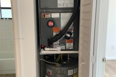 Снять в аренду кондоминиум в Пемброк-Пайнс, Флорида 2 спальни, 70.05м2, № 2050731 - фото 13