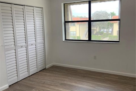 Снять в аренду кондоминиум в Пемброк-Пайнс, Флорида 2 спальни, 70.05м2, № 2050731 - фото 15