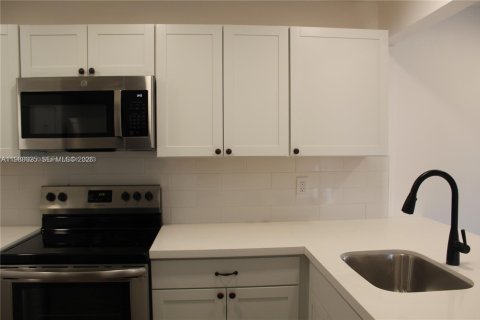 Снять в аренду кондоминиум в Пемброк-Пайнс, Флорида 2 спальни, 70.05м2, № 2050731 - фото 7