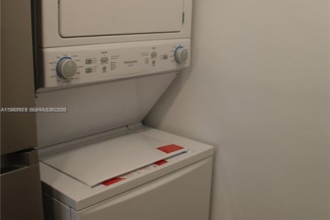 Снять в аренду кондоминиум в Пемброк-Пайнс, Флорида 2 спальни, 70.05м2, № 2050731 - фото 9