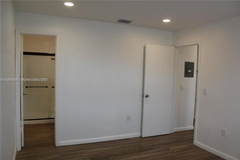 Снять в аренду кондоминиум в Пемброк-Пайнс, Флорида 2 спальни, 70.05м2, № 2050731 - фото 19