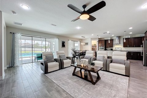 House in Orlando, Florida 4 bedrooms, 365.2 sq.m. № 1832561 - photo 6