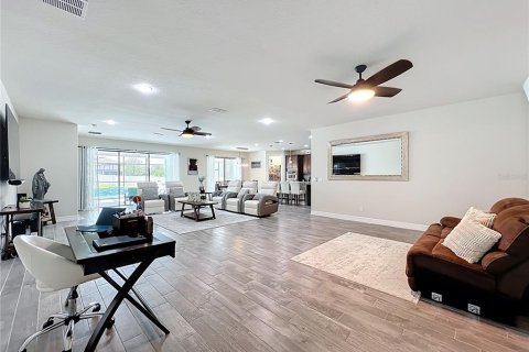 House in Orlando, Florida 4 bedrooms, 365.2 sq.m. № 1832561 - photo 5