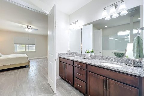 House in Orlando, Florida 4 bedrooms, 365.2 sq.m. № 1832561 - photo 26