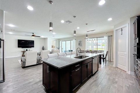 House in Orlando, Florida 4 bedrooms, 365.2 sq.m. № 1832561 - photo 12