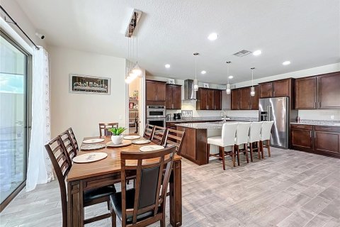 House in Orlando, Florida 4 bedrooms, 365.2 sq.m. № 1832561 - photo 9