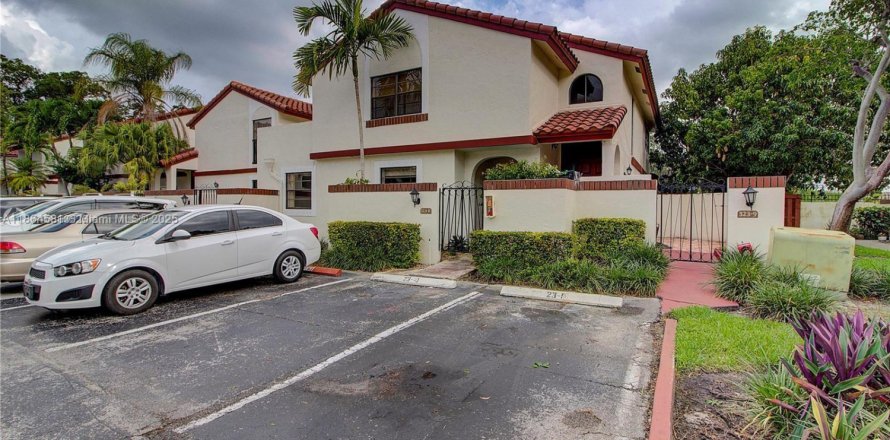 Condominio en Miami, Florida, 3 dormitorios № 1892673