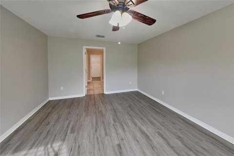 Villa ou maison à louer à Wimauma, Floride: 4 chambres, 179.95 m2 № 2416414 - photo 7