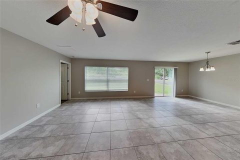 Villa ou maison à louer à Wimauma, Floride: 4 chambres, 179.95 m2 № 2416414 - photo 3