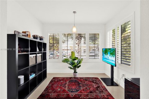 House in Miami, Florida 6 bedrooms, 228.54 sq.m. № 2030407 - photo 14