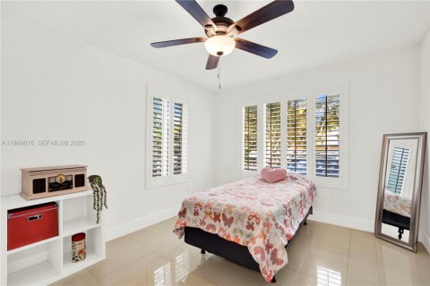 House in Miami, Florida 6 bedrooms, 228.54 sq.m. № 2030407 - photo 26