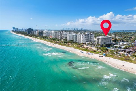 Copropriété à vendre à Surfside, Floride: 2 chambres, 95.13 m2 № 2042986 - photo 23