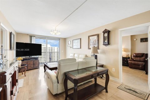 Copropriété à vendre à Surfside, Floride: 2 chambres, 95.13 m2 № 2042986 - photo 10