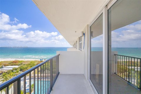Condo in Surfside, Florida, 2 bedrooms  № 2042986