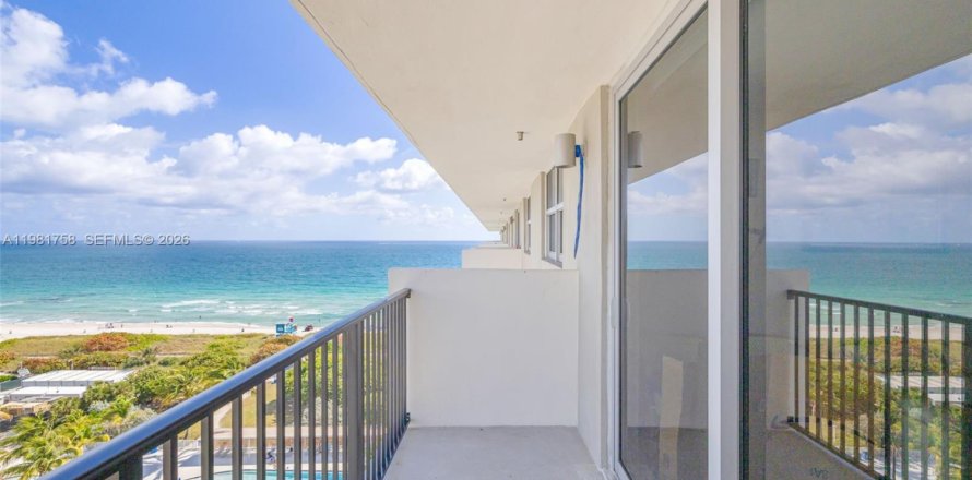 Condo à Surfside, Floride, 2 chambres  № 2042986