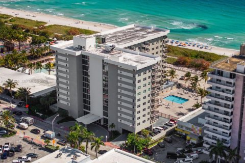 Copropriété à vendre à Surfside, Floride: 2 chambres, 95.13 m2 № 2042986 - photo 2