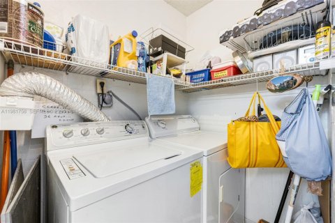 Copropriété à vendre à Surfside, Floride: 2 chambres, 95.13 m2 № 2042986 - photo 8