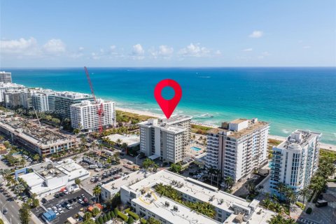 Copropriété à vendre à Surfside, Floride: 2 chambres, 95.13 m2 № 2042986 - photo 22