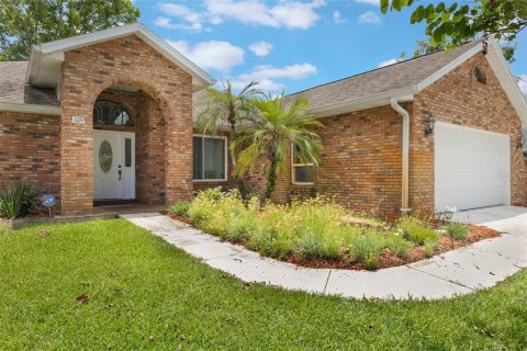 House in DeBary, Florida 3 bedrooms, 174.93 sq.m. № 1767408 - photo 1