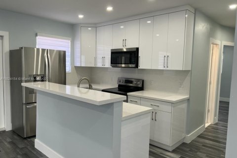 Villa ou maison à vendre à Miami, Floride: 4 chambres, 141.3 m2 № 1791002 - photo 11