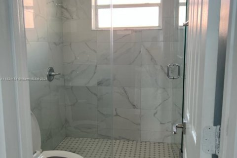 Villa ou maison à vendre à Miami, Floride: 4 chambres, 141.3 m2 № 1791002 - photo 6