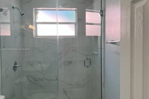 Villa ou maison à vendre à Miami, Floride: 4 chambres, 141.3 m2 № 1791002 - photo 5