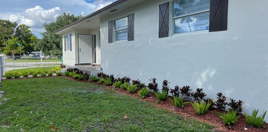 Villa ou maison à Miami, Floride 4 chambres, 141.3 m2 № 1791002