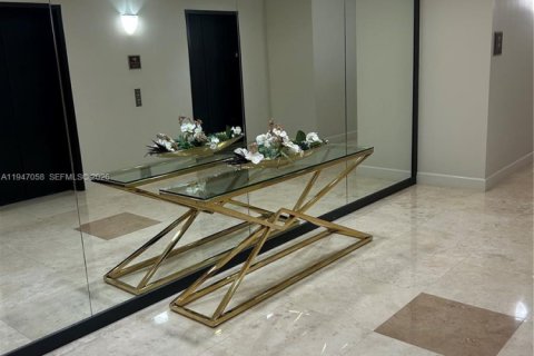 Condo in Coral Gables, Florida, 2 bedrooms  № 2003242 - photo 4