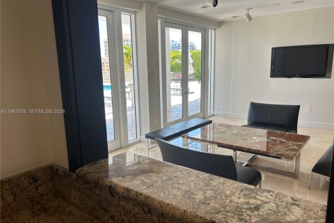 Condo in Coral Gables, Florida, 2 bedrooms  № 2003242 - photo 27