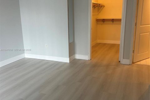 Condo in Coral Gables, Florida, 2 bedrooms  № 2003242 - photo 16