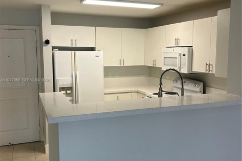 Condo in Coral Gables, Florida, 2 bedrooms  № 2003242 - photo 10