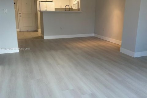 Condo in Coral Gables, Florida, 2 bedrooms  № 2003242 - photo 9