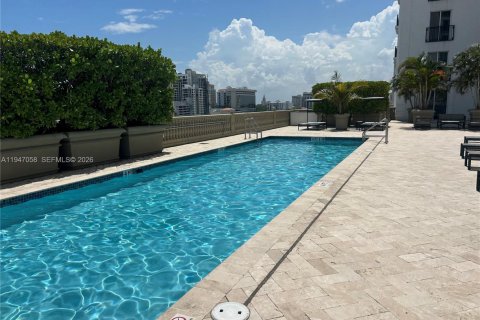Condo in Coral Gables, Florida, 2 bedrooms  № 2003242 - photo 21
