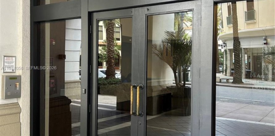 Condo in Coral Gables, Florida, 2 bedrooms  № 2003242