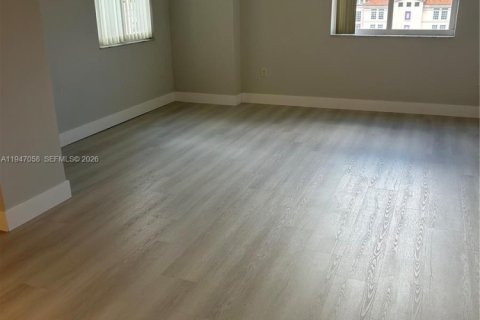 Condo in Coral Gables, Florida, 2 bedrooms  № 2003242 - photo 8