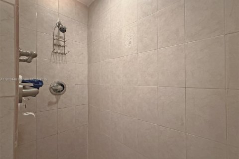 Casa en venta en Miami, Florida, 3 dormitorios, 143.16 m2 № 1756200 - foto 29