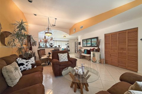 Casa en venta en Miami, Florida, 3 dormitorios, 143.16 m2 № 1756200 - foto 19